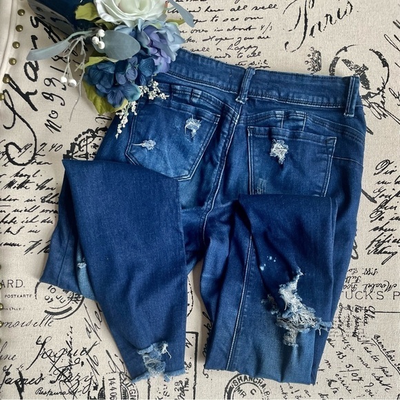 🏷️ 4/$25 Frayed Hem Distressed Skinny Cropped Mid Rise Jeans, Juniors Size 3 - Picture 5 of 7